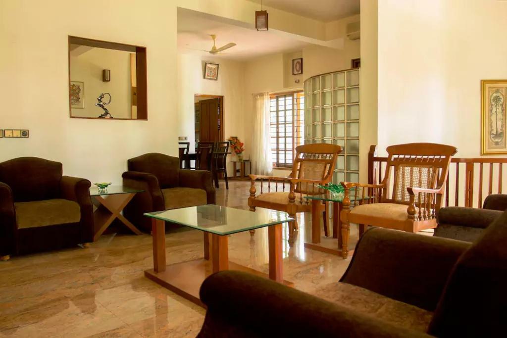 Villa Serena Бангалор Экстерьер фото