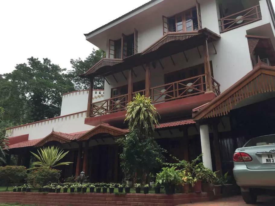 Villa Serena Бангалор Экстерьер фото