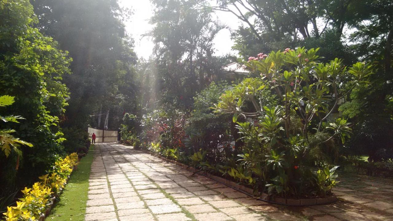 Villa Serena Бангалор Экстерьер фото